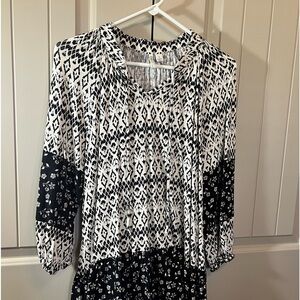 Women’s black & white tunic.